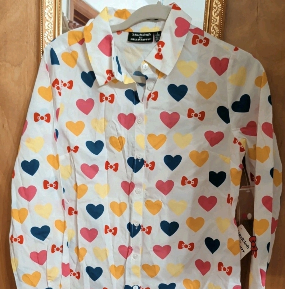 ModCloth for Hello Kitty Hearts and Bows Button Up Top Small